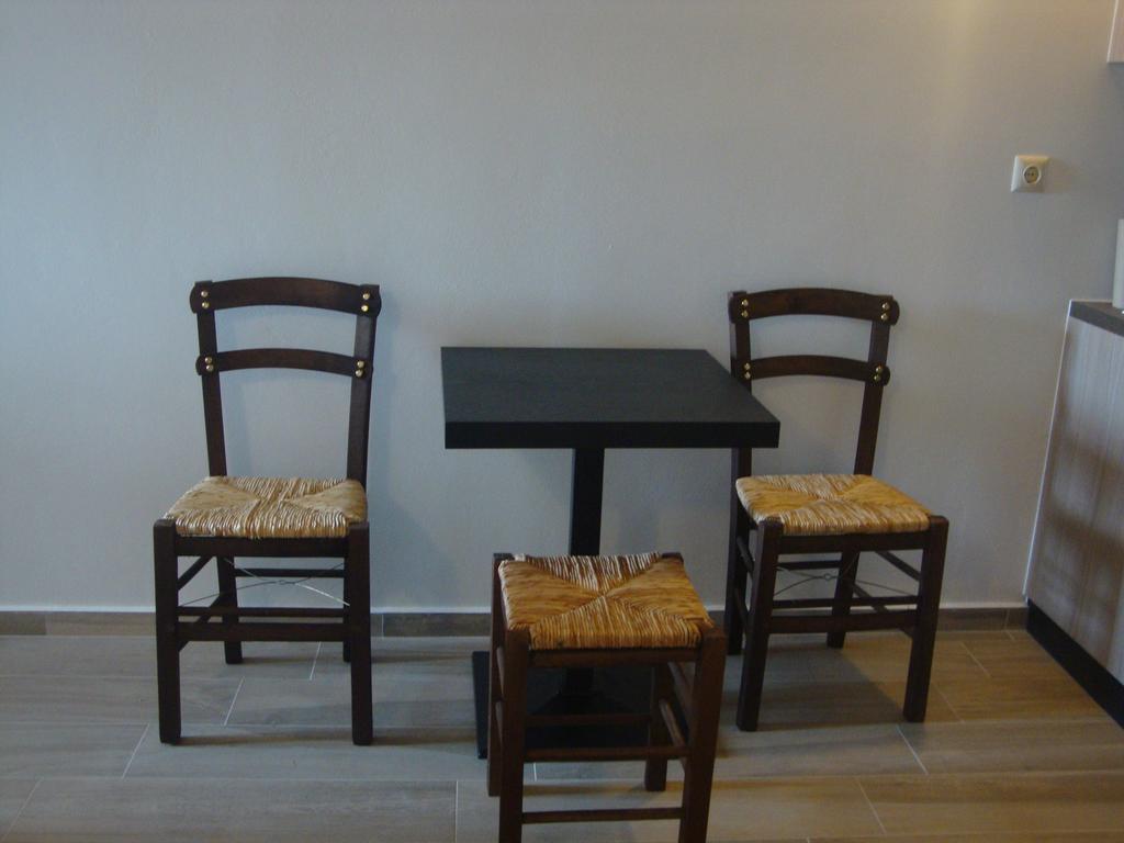 Koukouri Suites Areopoli Rum bild